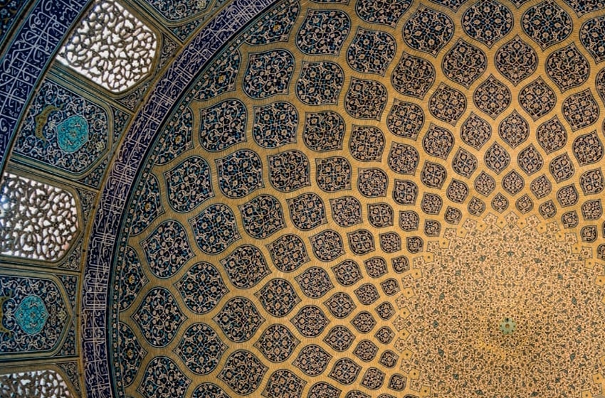 Visual concept of SoOud: fusion between Middle Eastern passion and Western design